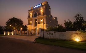Fabhotel K9 Villa